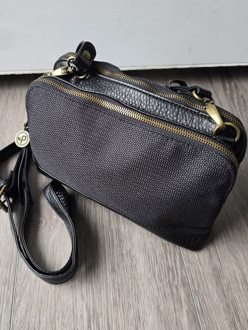 Pistil Hands Off Black Canvas Crossbody Bag Dual Zip Camo Lining Hood River